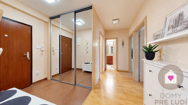 VAJNORY_3 izbovy byt s parkovaním a balkónom (14).jpg