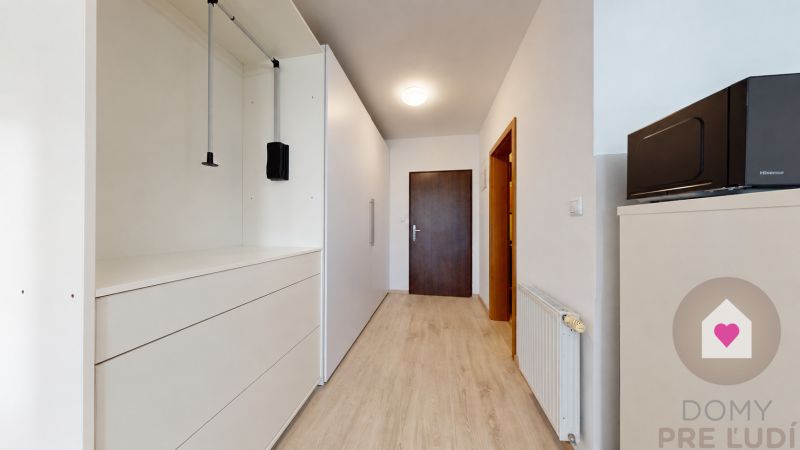 Stupava_Marcheggska_prenájom 1 izbového bytu s balkonom a parkovaním (2).jpg